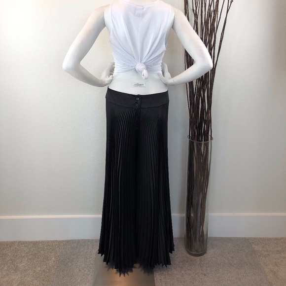 SOLD Dominique De Sentino | Pleated Palazzo Pants - Picture 4 of 7